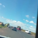 CAMINHÃO TOMBA NO TREVO ARAGUARI/TUPACIGUARA